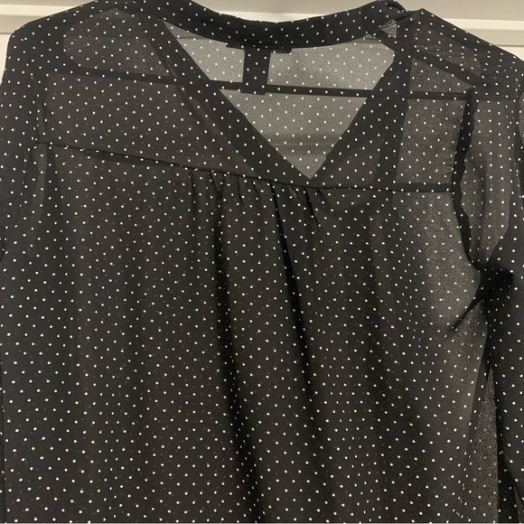 Forever 21–Black & White polka dot button up blouse with tie collar. Size S - Picture 9 of 13